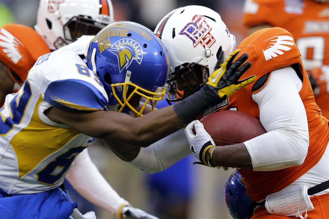 Military-Bowl-Football-9