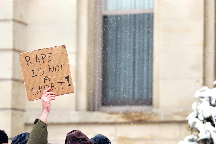 Anonymous-protest-sign-in-Steubenville