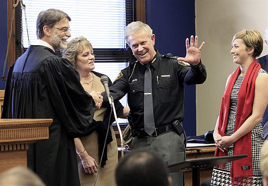 CTY-tharp08p-sworn-in