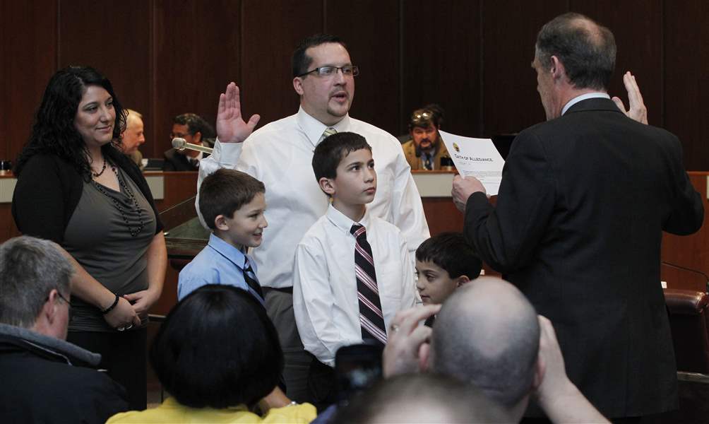 CTY-council09p-enright-sworn-in