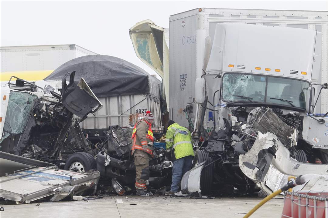 CTY-us24crash05p-workers