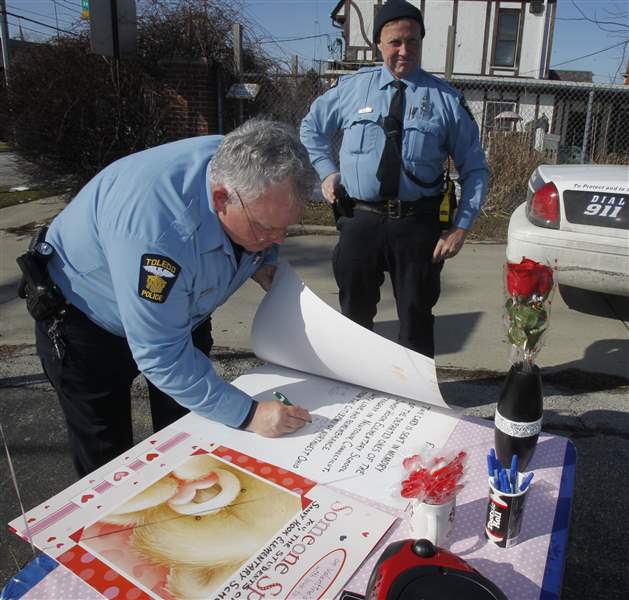 Valentine-s-for-Newtown-card-signed