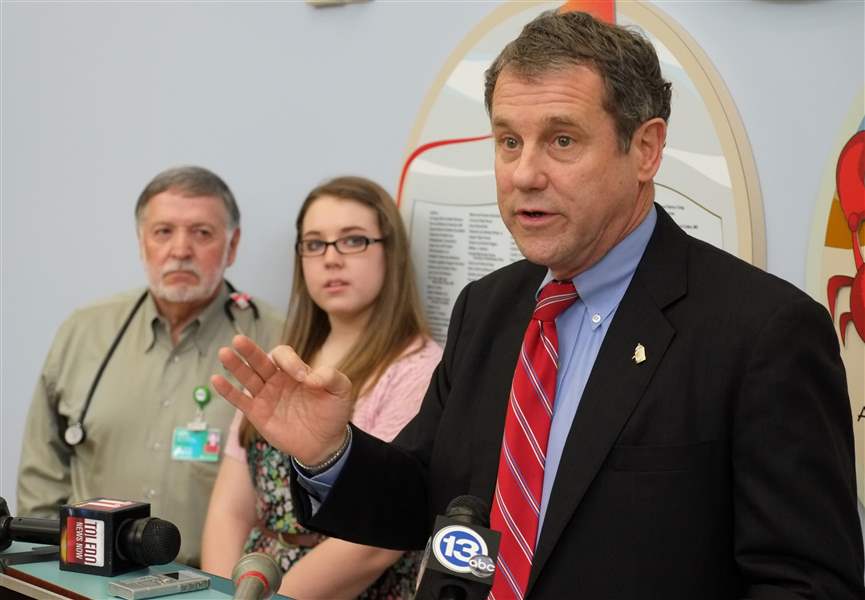 U-S-Sen-Sherrod-Brown-announces-plans-to-introduce-bipartisan-legislation