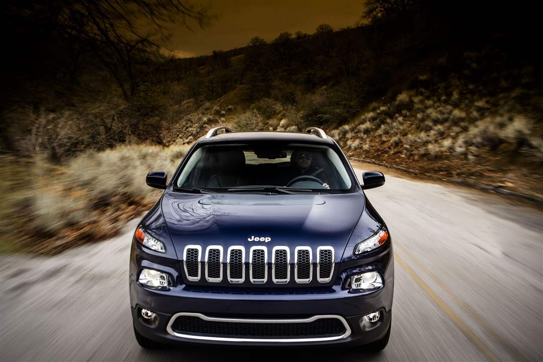 CHRYSLER-GROUP-LLC-FRONT-2