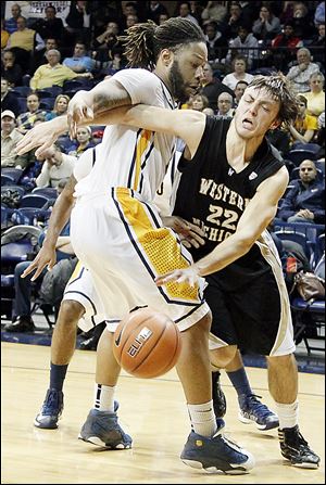 UT's Reese Holliday, who had 16 points, defends against Western Michigan's Austin Richie.