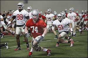 Ohio State players warm up Tues­day, the first day of spring prac­tice at the Woody Hayes Ath­letic Com­plex in Columbus. Year 2 of the Urban Meyer era be­gan with a two-and-a-half-hour prac­tice that fea­tured lit­tle sus­pense but lit­tle to in­spire lost sleep.