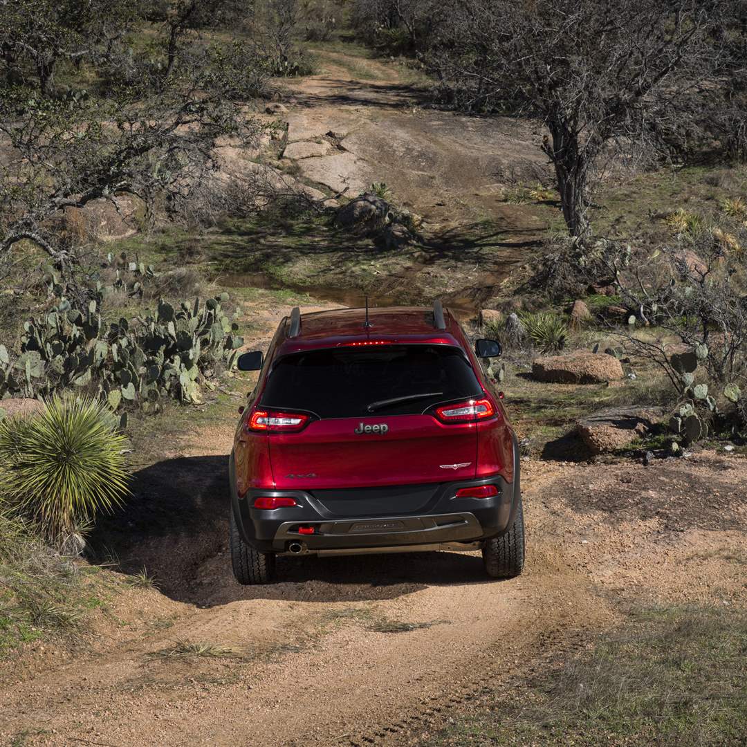 2014-Jeep-Cherokee-Trailhawk-19