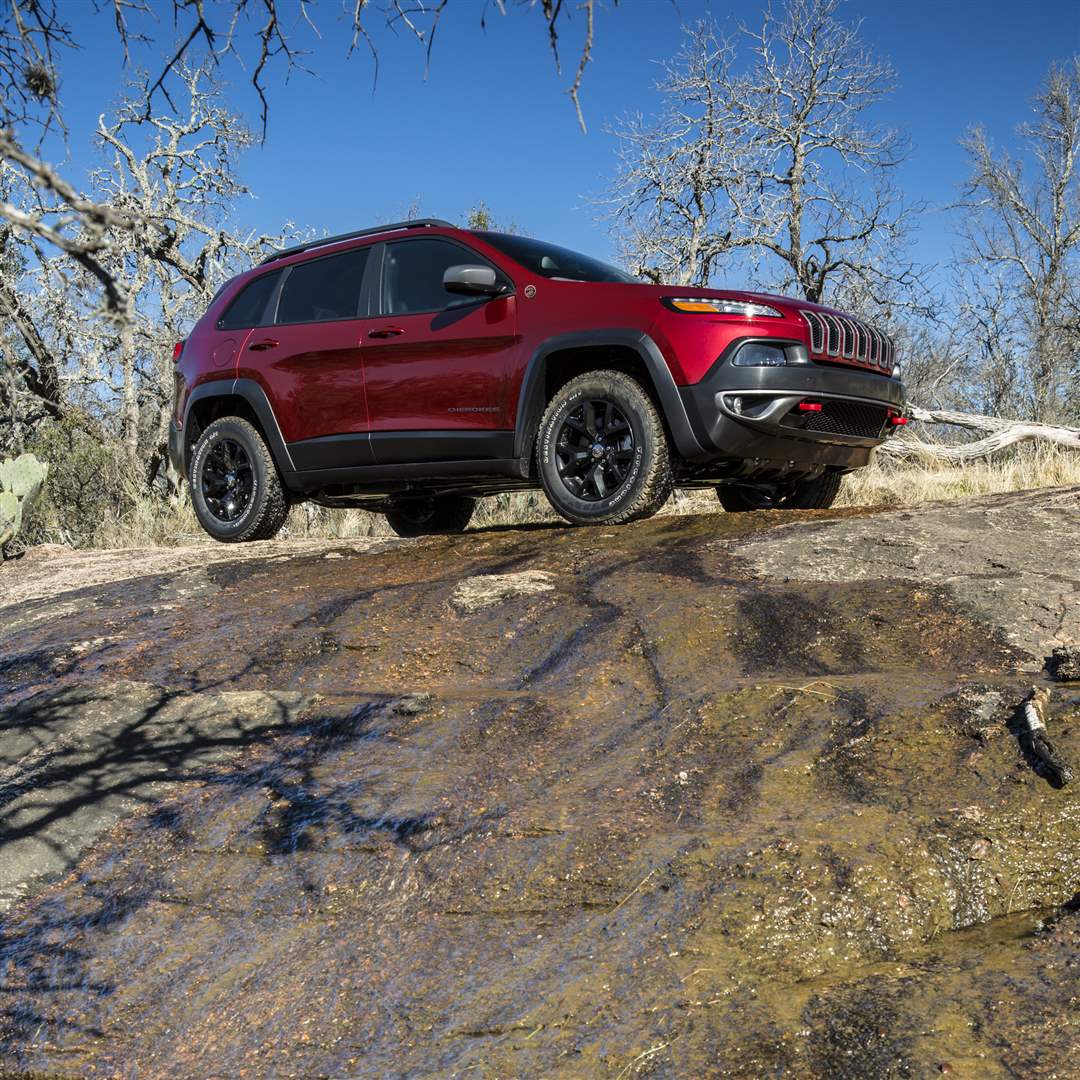 2014-Jeep-Cherokee-Trailhawk-18