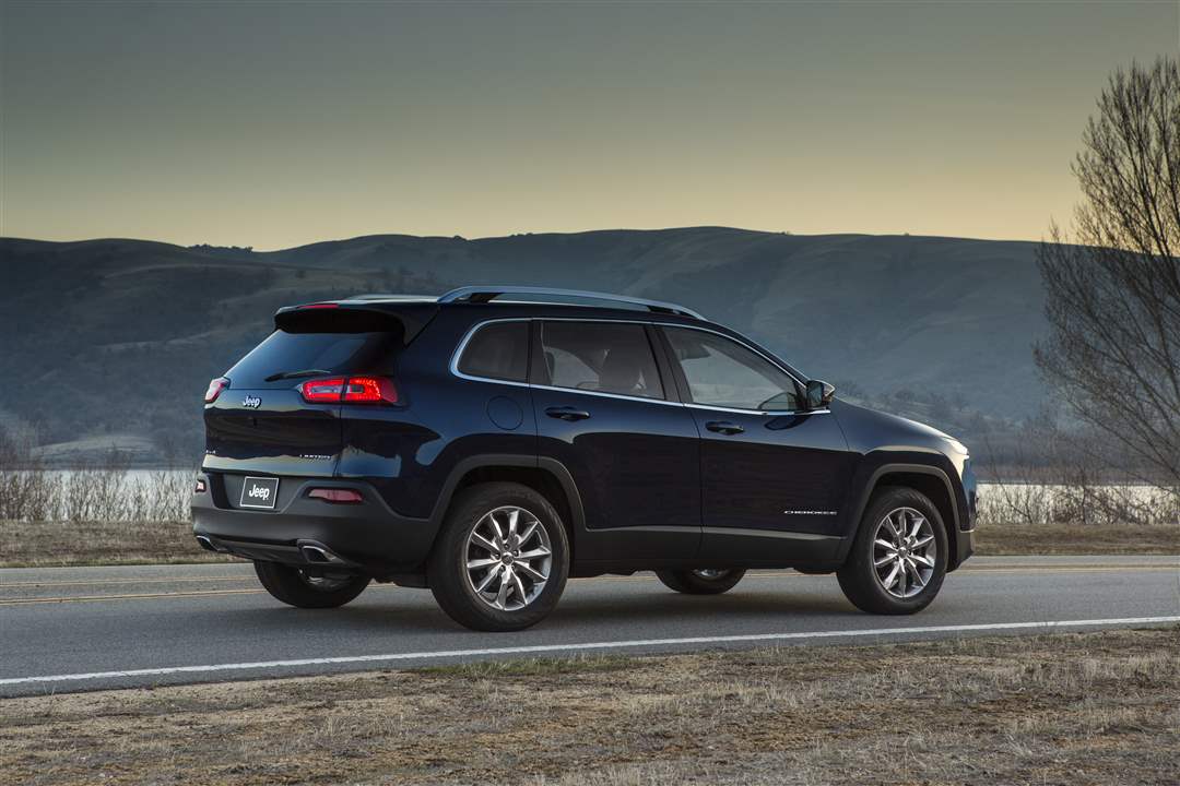 2014-Jeep-Cherokee-Limited-11