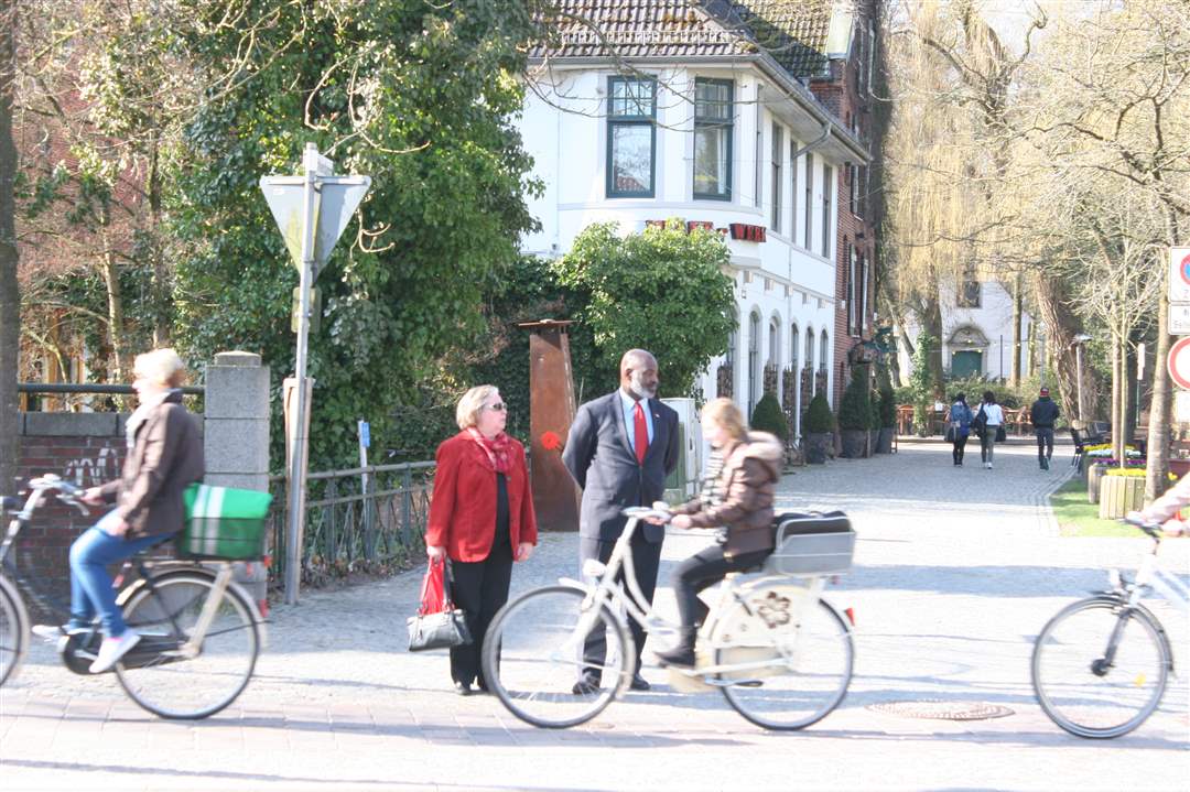 IMG-0919-JPG-cyclists