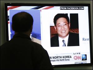 A South Korean man watches a television news program showing Korean American Kenneth Bae at the Seoul Railway Station in Seoul, South Korea.