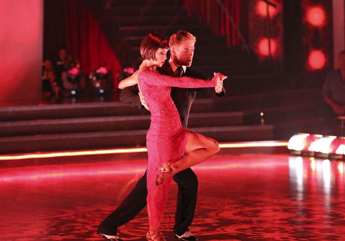 Country singer Kellie Pickler wins mirrorball trophy on 'Dancing with the  Stars' | The Blade, image size:1140x798