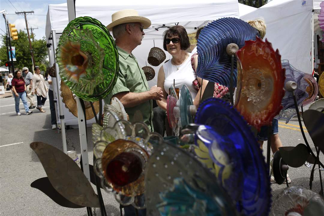 Art-fair-lawn-sculpture