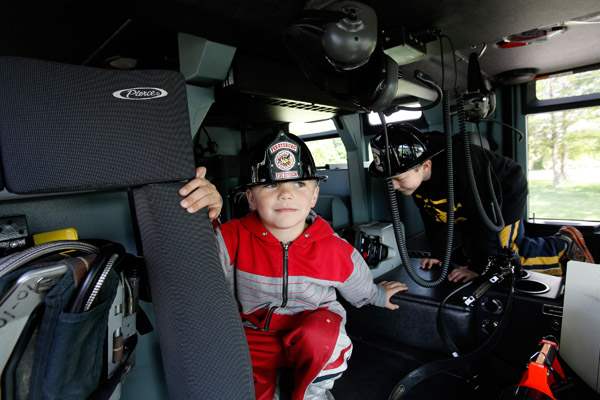 Carter-5-left-and-his-brother-Riley-Wainio-6-right-inspected-the