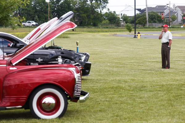 Don-Beam-of-Sylvania-right-steps-back-to-get-a-b