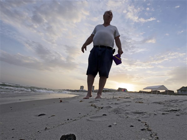 End of BP cleaning crews leaves questions on Gulf - Toledo 