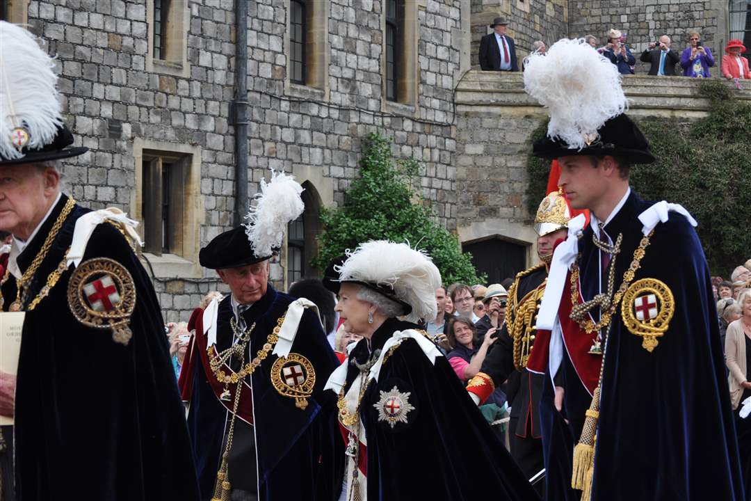 queen-elizabethII-princes-charles-and-william