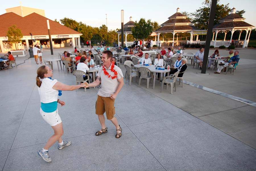 WebSylParadise12p-kelly-and-mitch-mager