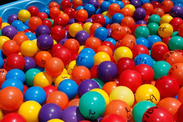 WebSylRACE13p-plastic-tub-of-balls