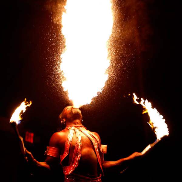 Lamount-fire-eater-and-fire-dan