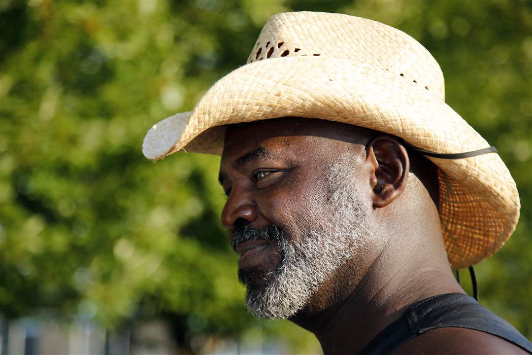 EDT-bell21p-bell-hat-smirk