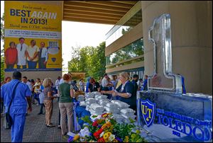 Faculty, staff, and students pick up a free meal during a picnic held Thursday at the  University of Toledo Medical Center, the former Medical College of Ohio Hospital, to celebrate awards and honors  given to UTMC over the last year.  The medical college is welcoming 177 first-year students this year.