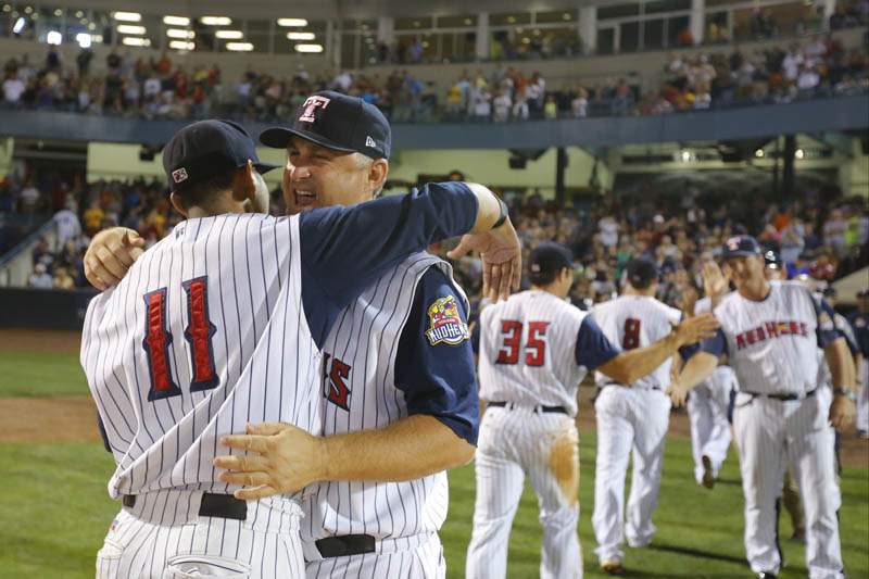 Hens-Clippers-Nevin-hug