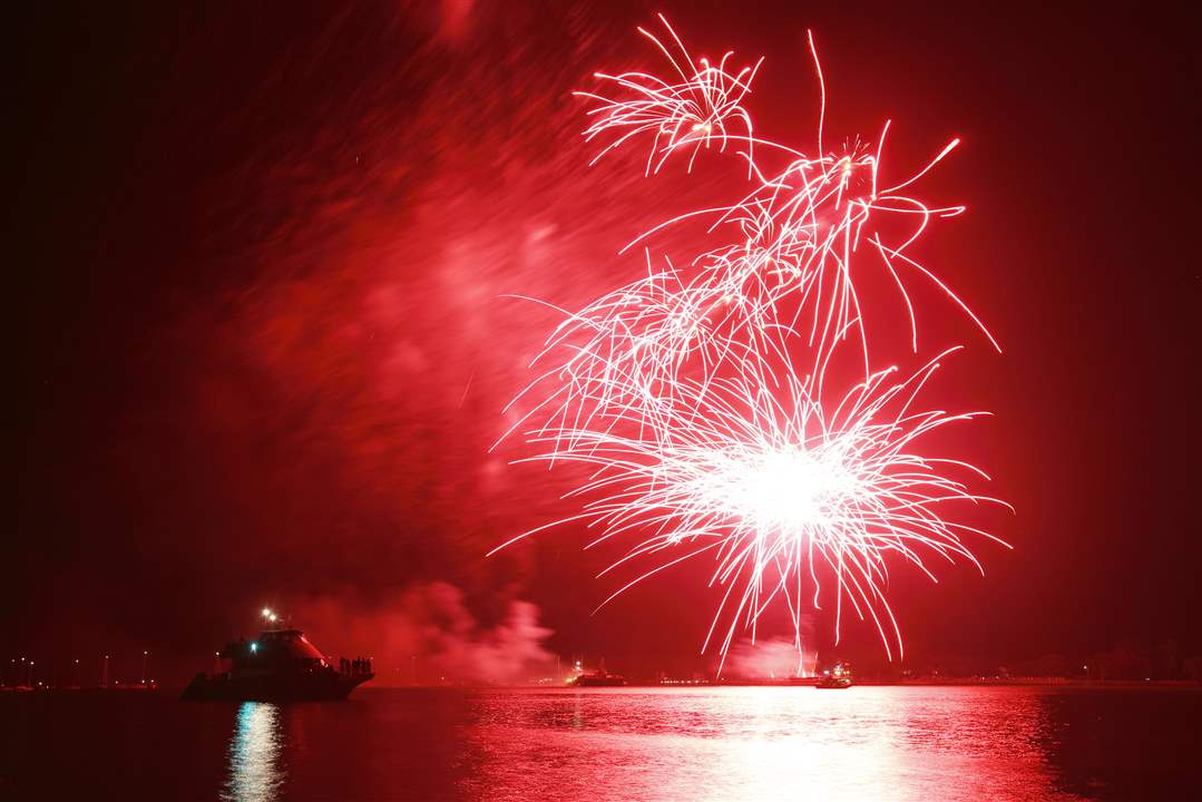 CTY-tallships01p-fireworks-3