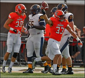 Bowling Green's Paul Swan celebrates after recovering a Murray State fumble in the first quarter.