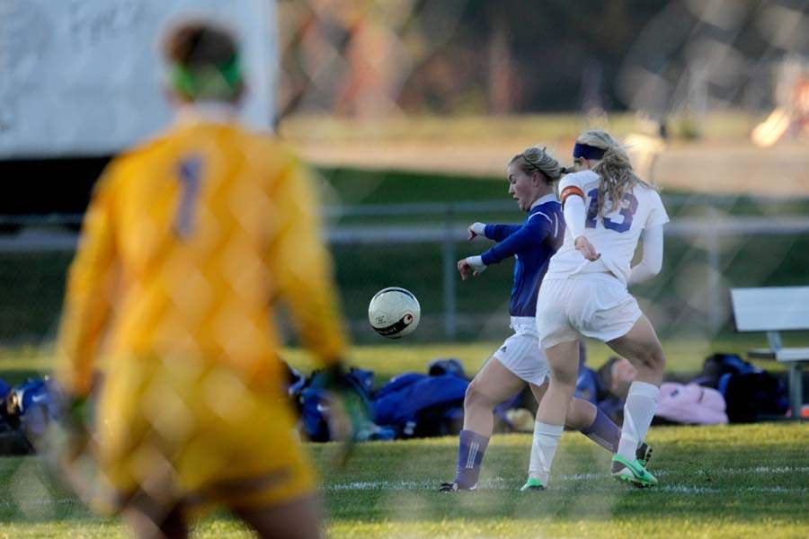 girlsdistrictsoccer24-mattimoe-staelgraeve