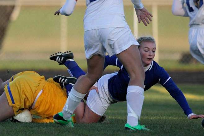 girlsdistrictsoccer24-mattimoe