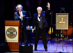 Country music star Kenny Rogers thanks the audience at the ceremony for the 2013 inductions into the Country Music Hall of Fame.