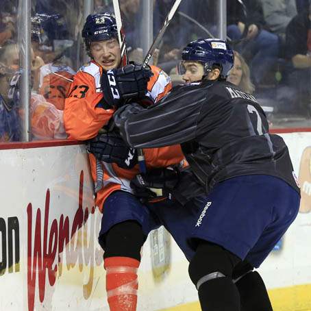 Walleye-Wings-behind-the-net