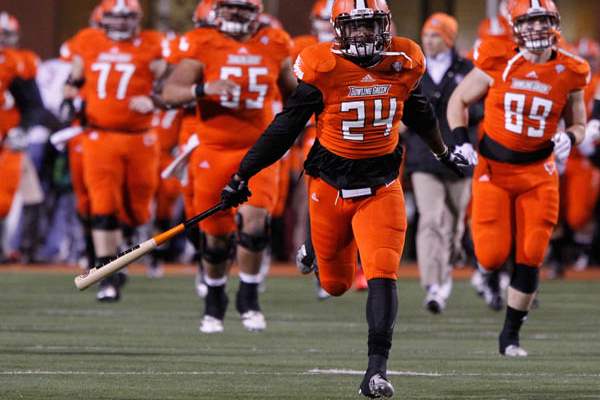 BGSU-s-Jerry-BooBoo-Gates-runs-onto-the-fie