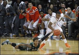 South Florida's Anthony Collins loses the ball to BGSU's Anthony Henderson during Friday's game at the Stroh Center.