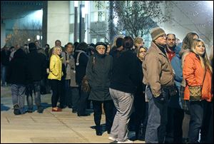 Crowds wait in the cold outside Huntington Center before Keith Urban’s concert because of a problem with credit-card readers.