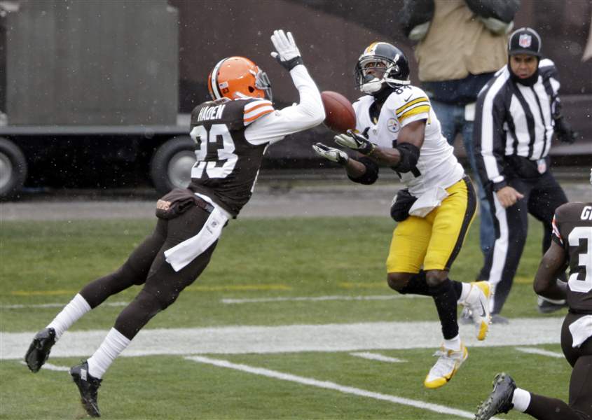 Steelers-Browns-Football-11-24-Brown