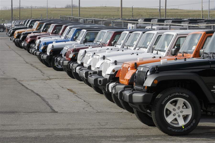 Jeep-Wranglers-are-lined-up-at-Chrysl