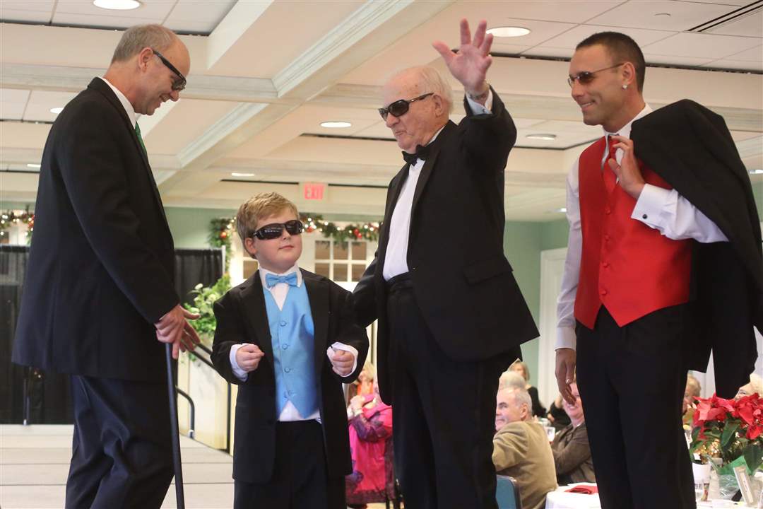 SOC-flower04p-golden-gloves