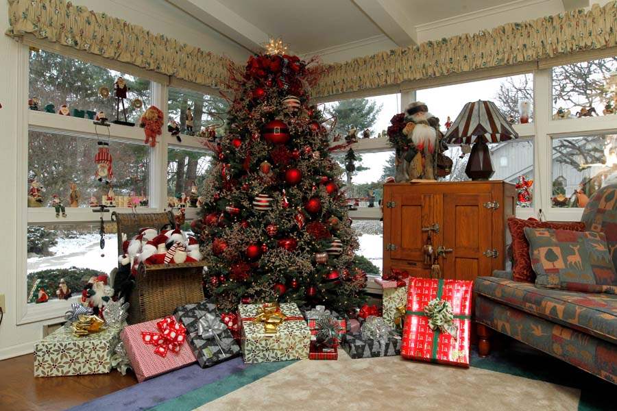 WEBSYLSCHULTZ12p-presents