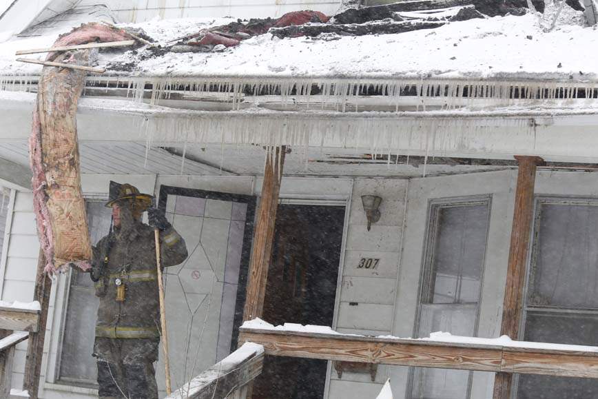 CTY-SNOW03p-icicles-house-fire