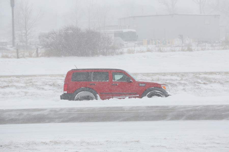 ROV-snow03p-slide-off-jeep