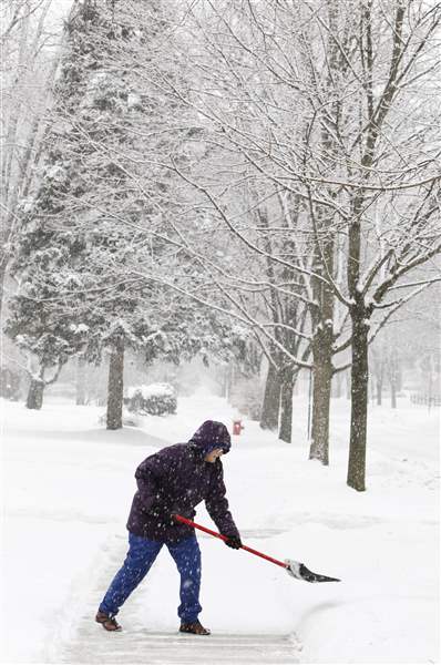 CTY-snow06p-Joan-Barrett-shoveling