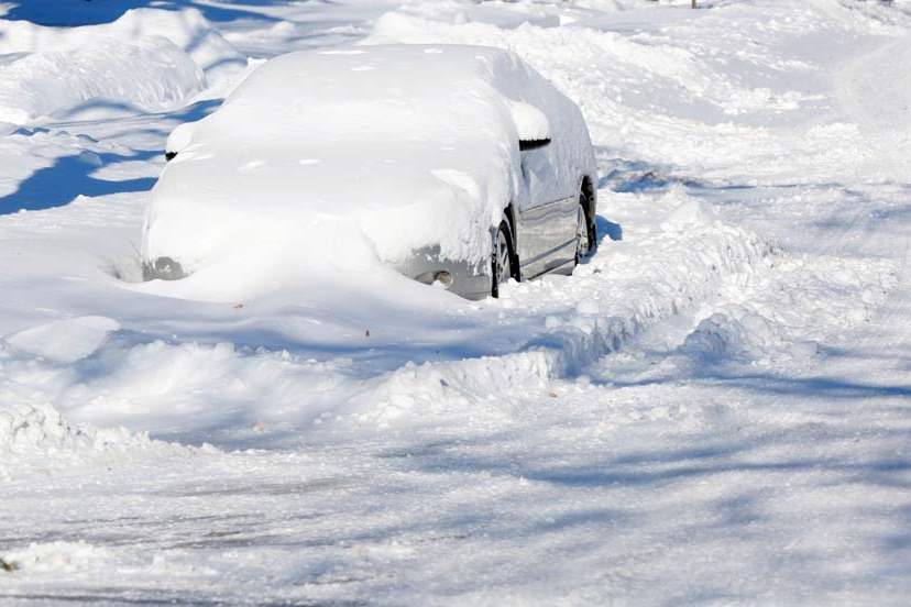 CTY-snow07p-car-covered-with-snow