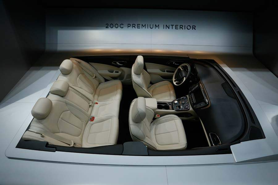 BIZ-AutoShow15p-chrysler-200c-interior-display