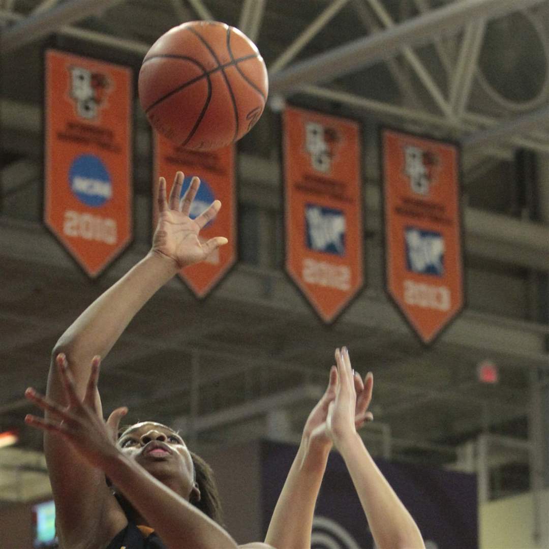 Girlsbball09p-layup