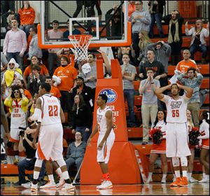 Bowling Green players and fans react after Akron took the lead with 2.3 seconds left in the contest on Sunday.