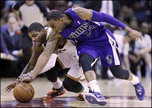 Cleveland’s Kyrie Irving, left, and Sacramento’s Marcus Thornton chase down a loose ball during the third quarter on Tuesday.