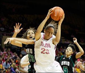 UT's Inma Zanoguera holds onto a rebound despite the efforts of OU's, Lexie Baldwin, 10.