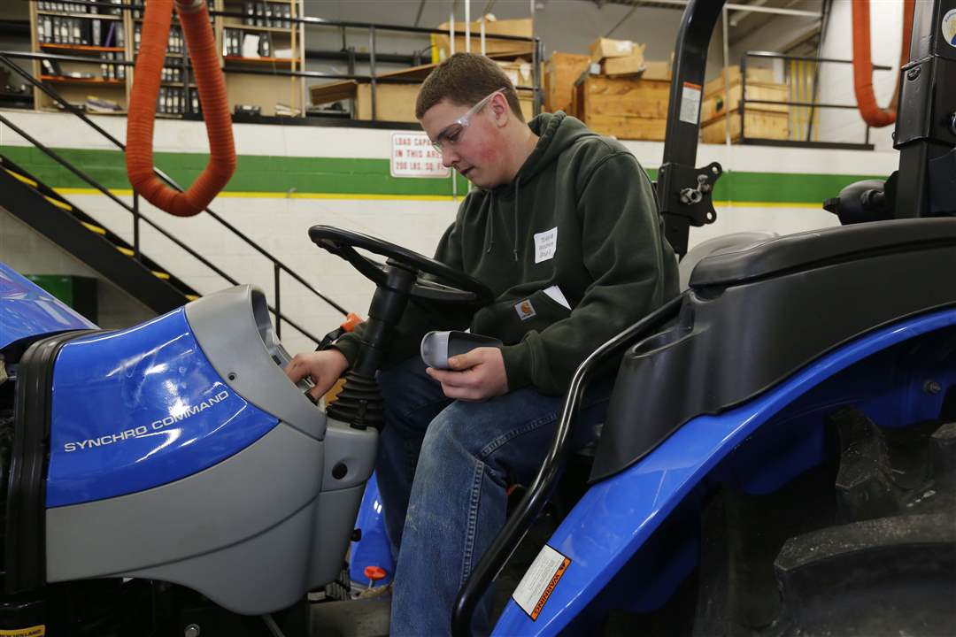 WEBpbg-tractor21-Cody-Haar